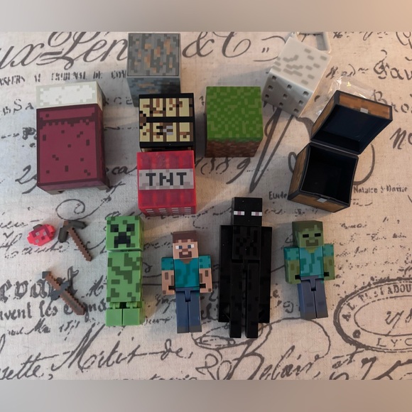 Minecraft Action Figure Set - Picture 1 of 2